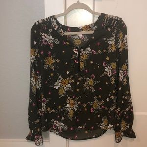 Women’s blouse SIZE SMALL